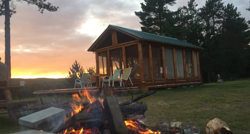 Espace yoga dans l'Bois et feu